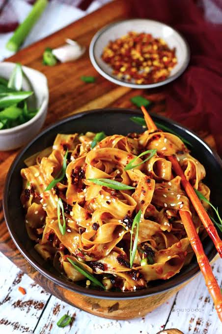 10-Minute Sizzling Garlic Chili Oil Noodles (You Po Mian)
